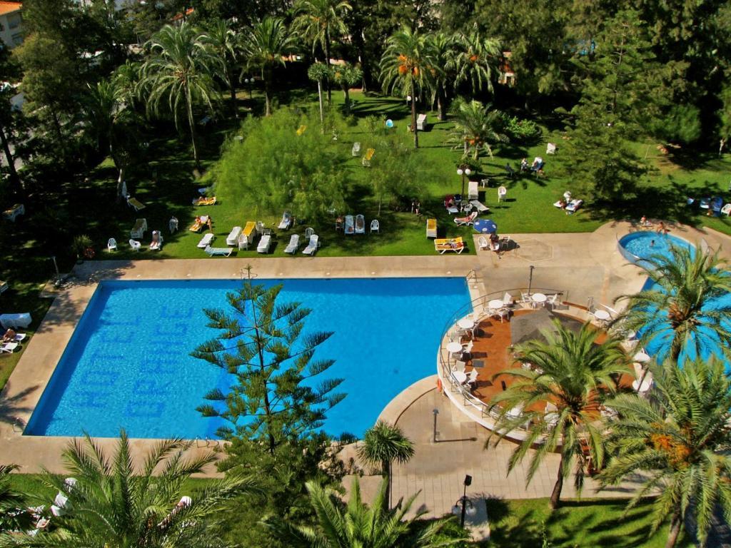 Habitación Doble con vistas a la piscina (3 adultos) - 1 o 2 camas + 1 cama supletoria